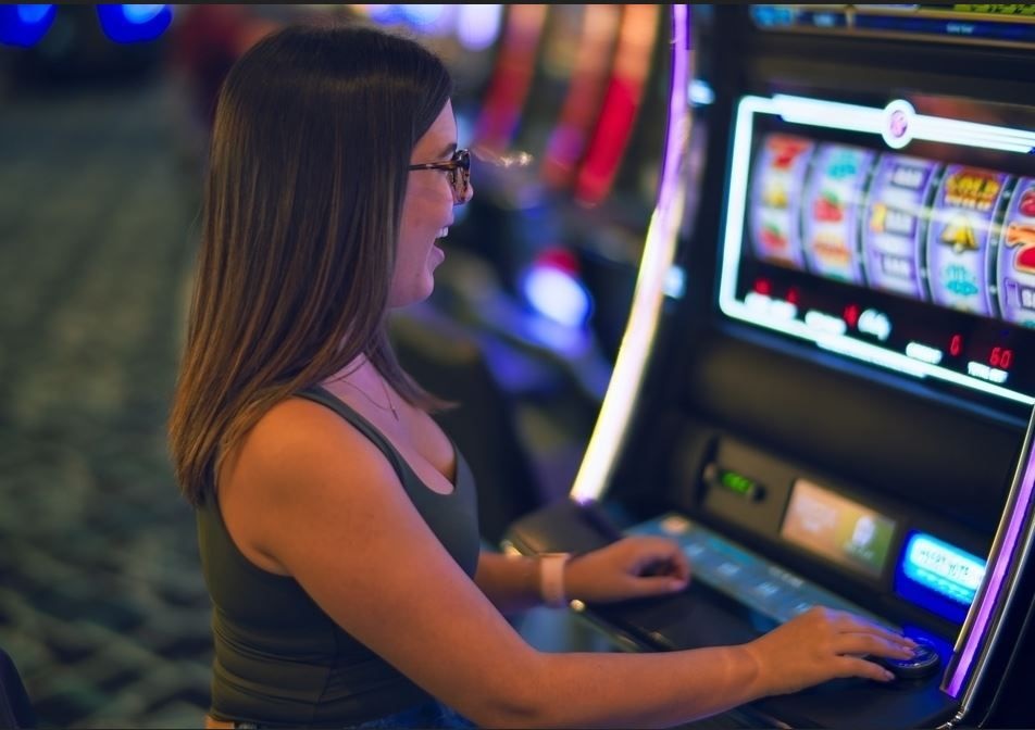 Selecting the Right Place To Play Judi Slots Online